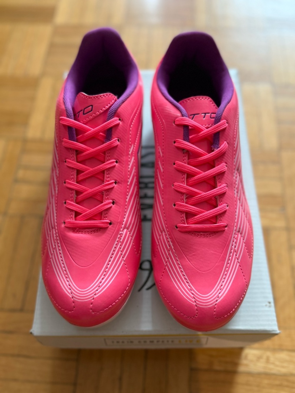 Lotto Futura Pink Soccer Cleats. Bright Pink Purple. With box. New
